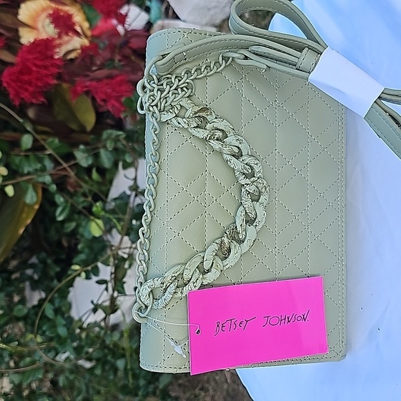 BETSEY JOHNSON QUILTED OLIVE BETSEY JOHNSON CROSSBODY / WALLET W/SWAG CHAIN - Picture 3 of 8